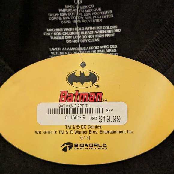 Batman Shirt with Cape - Picture 3 of 3